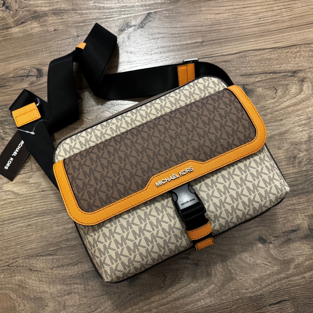 Michael Kors Cooper Logo Camera Bag Dust NWT